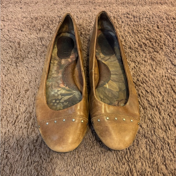 BORN LOLA FLATS BROWN LEATHER LOAFERS SLIP ON Studded SHOES 9 - Picture 3 of 12